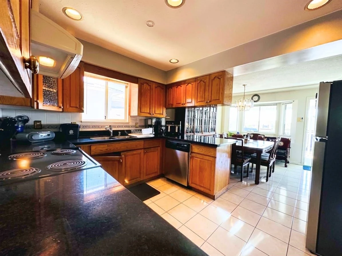 Dining Area Photo of 7336 16th Avenue, Burnaby, BC