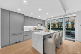 301 1331 Marine Drive, West Vancouver, BC