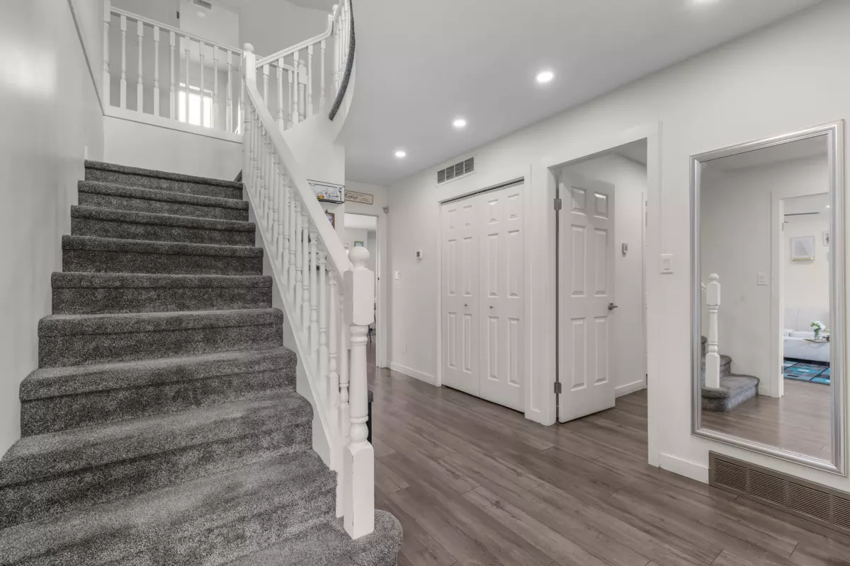 Dining Area Photo of 35834 Eaglecrest Drive, Abbotsford, BC