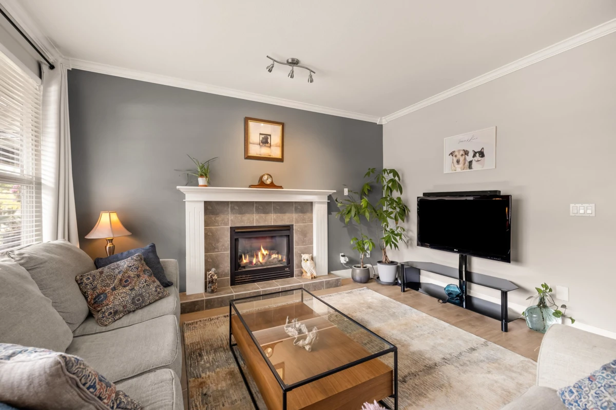 Family Room Photo of 24327 102 Avenue, Maple Ridge, BC