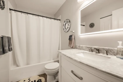 Hallway Photo of 24327 102 Avenue, Maple Ridge, BC