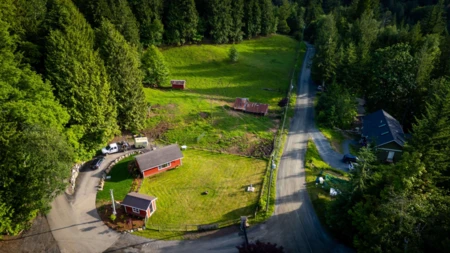 Swimming Pool Photo of 6190 Parsons Road, Chilliwack, BC