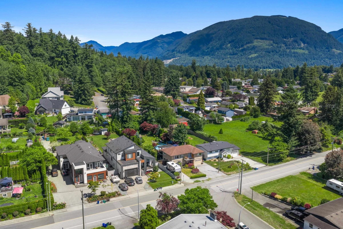 Living Room Photo of 34921 Dewdney Trunk Road, Mission, BC