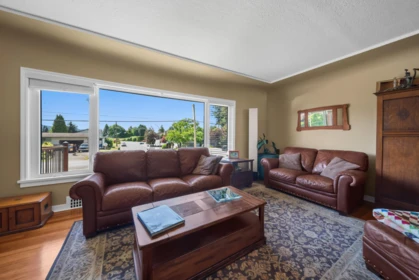Basement Recreation Room Photo of 34921 Dewdney Trunk Road, Mission, BC