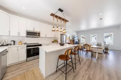 16 750 Hot Springs Road, Harrison Hot Springs, BC, Harrison Hot Springs — Single Family Residence for sale