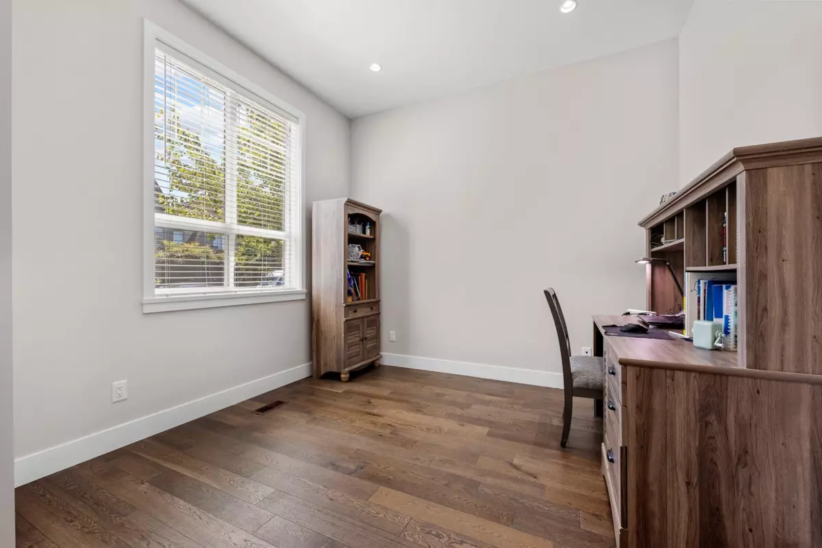 Family Room Photo of 16467 25 Avenue, Surrey, BC