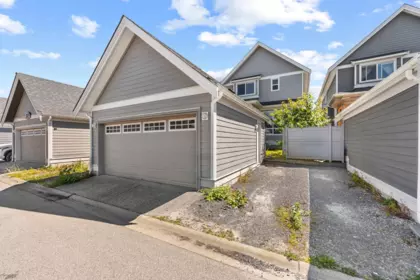 Garden / Landscaping Photo of 16467 25 Avenue, Surrey, BC
