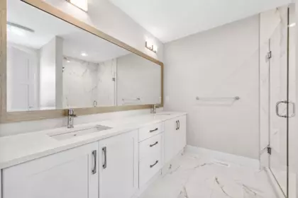 Guest Bathroom Photo of 16467 25 Avenue, Surrey, BC