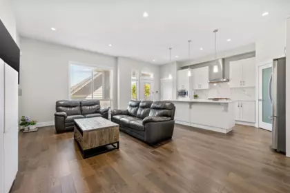 Primary Bathroom Photo of 16467 25 Avenue, Surrey, BC