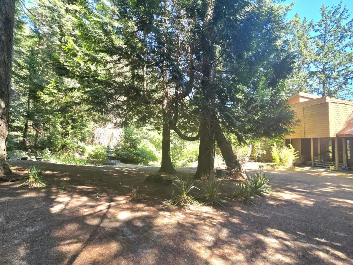 Dining Area Photo of 442 Mariners Way, Mayne Island, BC