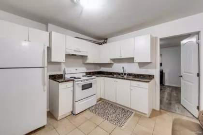 Kitchen Island Photo of 14856 69 Avenue, Surrey, BC
