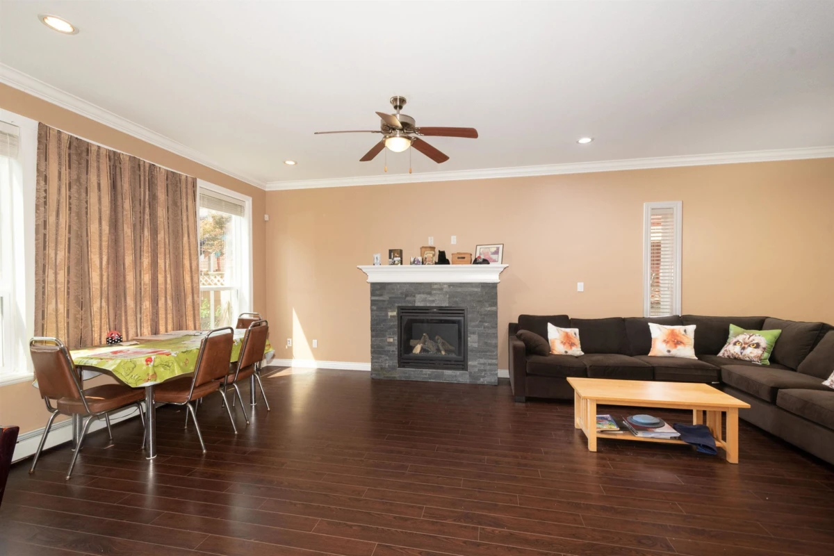 Dining Area Photo of 32620 Carter Avenue, Mission, BC