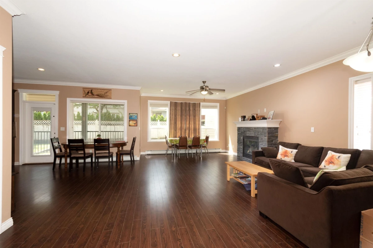 Living Room Photo of 32620 Carter Avenue, Mission, BC