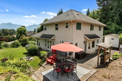 Front Yard Photo of 8767 Freeland Place, Chilliwack, BC