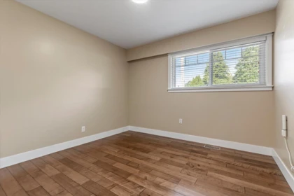 Guest Bathroom Photo of 34282 Cedar Avenue, Abbotsford, BC