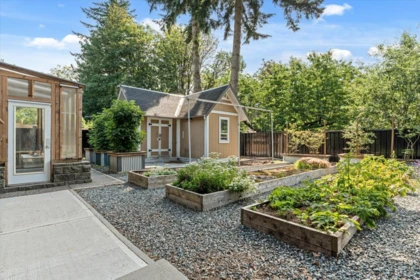 Hot Tub / Spa Photo of 34282 Cedar Avenue, Abbotsford, BC