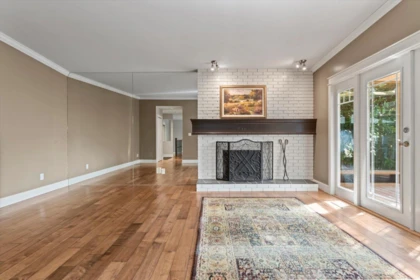 Kitchen Island Photo of 34282 Cedar Avenue, Abbotsford, BC