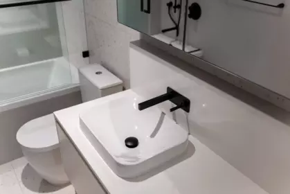 Guest Bathroom Photo of 11 520 W 28th Avenue, Vancouver, BC