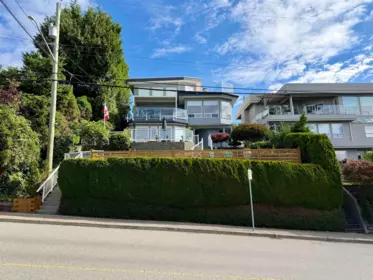 15477 Columbia Avenue, White Rock, BC, White Rock — Single Family Residence for sale
