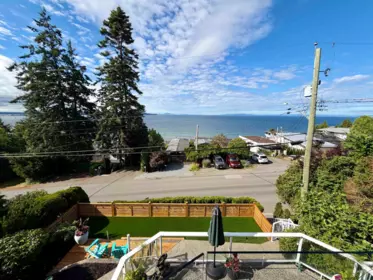 Hot Tub / Spa Photo of 15477 Columbia Avenue, White Rock, BC