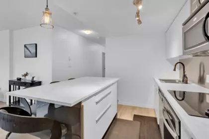 Walk-In Closet Photo of 502 233 Robson Street, Vancouver, BC