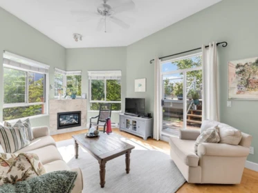 413 128 W 8th Street, North Vancouver, BC, North Vancouver — Apartment/Condo for sale