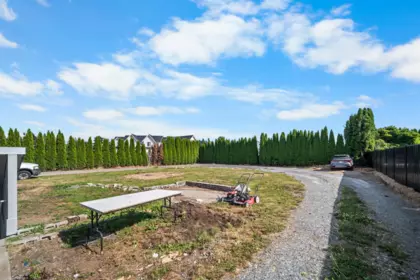 Front Yard Photo of 33508 Huntingdon Road, Abbotsford, BC