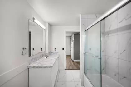 Hallway Photo of 33508 Huntingdon Road, Abbotsford, BC