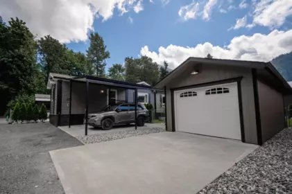 Front Yard Photo of 43 59060 Lougheed Highway, Agassiz, BC