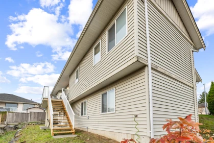 Swimming Pool Photo of 32464 E Bobcat Drive, Mission, BC