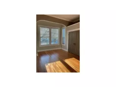 Kitchen Island Photo of 324 Tenth Street, New Westminster, BC