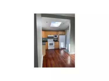 Walk-In Closet Photo of 324 Tenth Street, New Westminster, BC