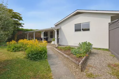 Front Yard Photo of 10206 Crystal Drive, Chilliwack, BC