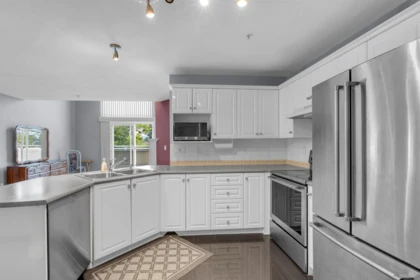 Kitchen Island Photo of 402 12125 75a Avenue, Surrey, BC