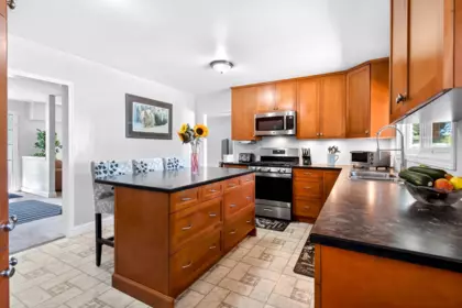 Kitchen Island Photo of 23915 48th Avenue, Langley, BC