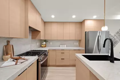 Kitchen Photo of 208 15353 17 Avenue, Surrey, BC