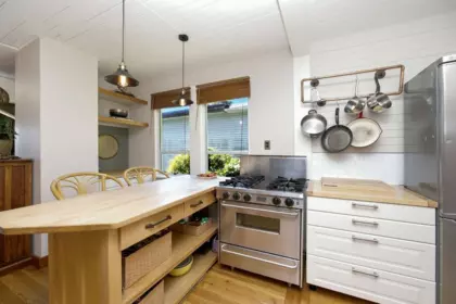 Breakfast Nook Photo of 633 Beach Avenue, Gibsons, BC