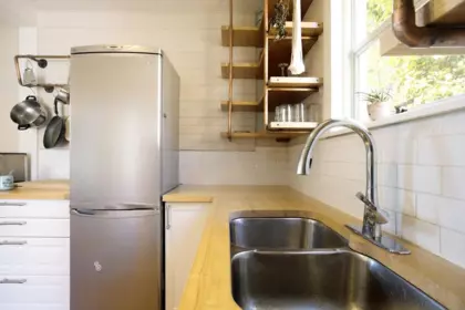 Kitchen Island Photo of 633 Beach Avenue, Gibsons, BC
