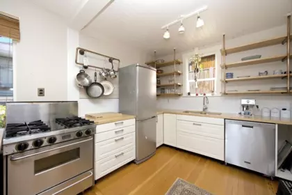 Kitchen Photo of 633 Beach Avenue, Gibsons, BC