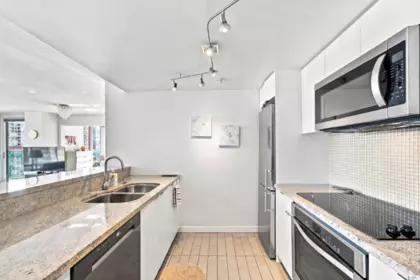 Kitchen Photo of 1703 233 Robson Street, Vancouver, BC