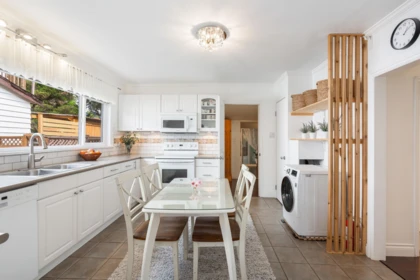 Breakfast Nook Photo of 2306 William Avenue, North Vancouver, BC
