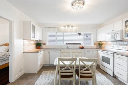 Kitchen Island Photo of 2306 William Avenue, North Vancouver, BC