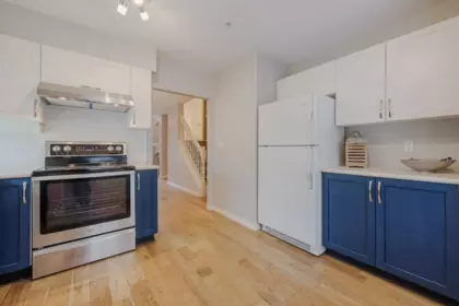 Kitchen Island Photo of 16 15432 16a Avenue, Surrey, BC