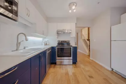 Kitchen Photo of 16 15432 16a Avenue, Surrey, BC