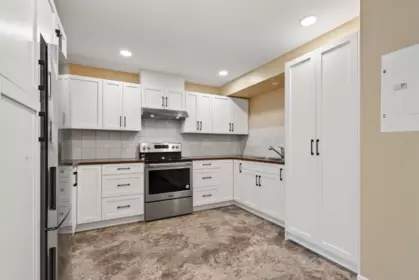 Hot Tub / Spa Photo of 6876 192a Street, Surrey, BC