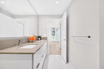 Guest Bathroom Photo of 1408 6638 Dunblane Avenue, Burnaby, BC