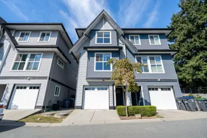 Hallway Photo of 2 14450 68 Avenue, Surrey, BC