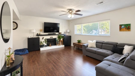 Entry Foyer Photo of 7545 143 Street, Surrey, BC