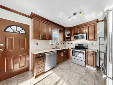 6654 Linden Avenue, Burnaby, BC, Burnaby — Single Family Residence for sale