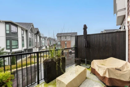 Front Yard Photo of 44 2886 Montrose Avenue, Abbotsford, BC